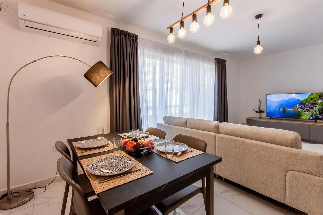 Modern Apart Heart Of Sliema Viani N1 And N4 - Happy Rentals Malta