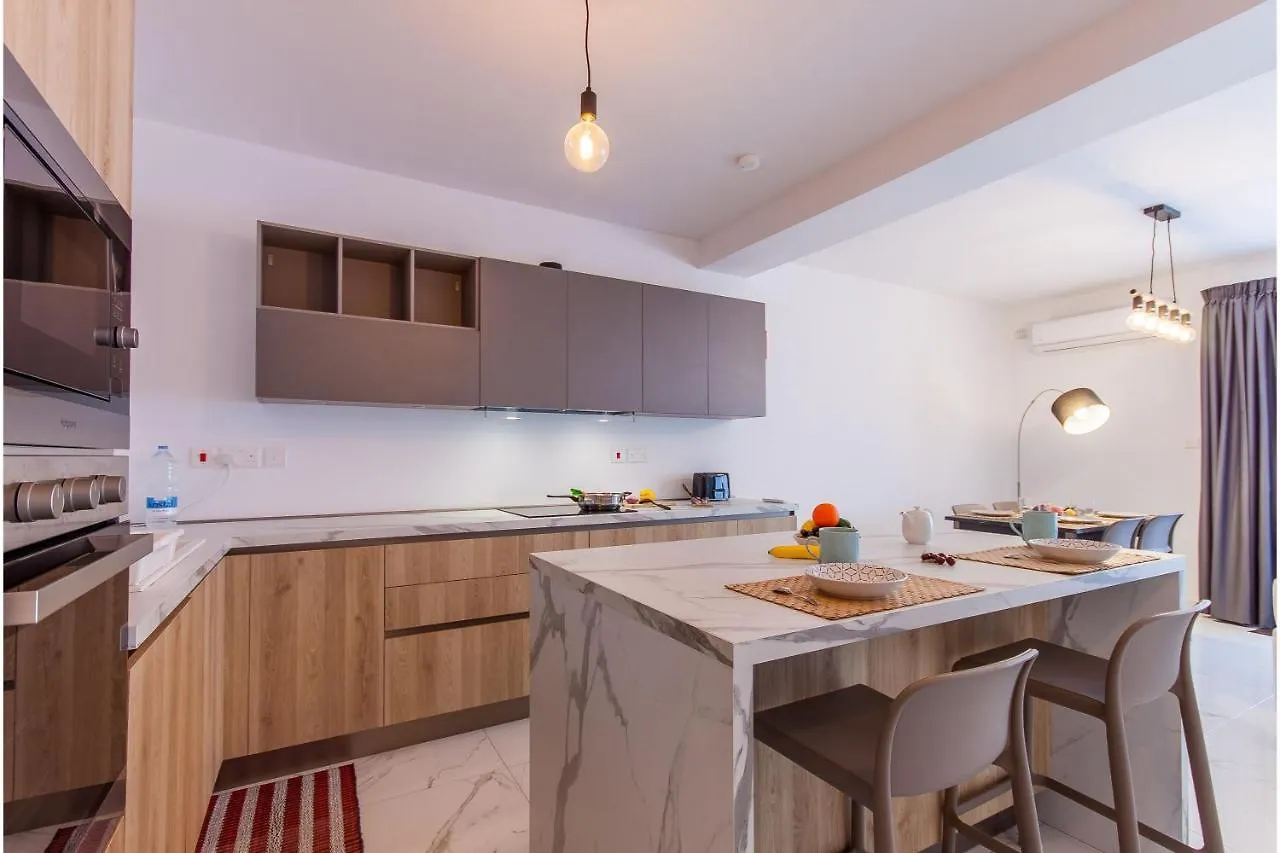 Modern Apart Heart Of Sliema Viani N1 And N4 - Happy Rentals